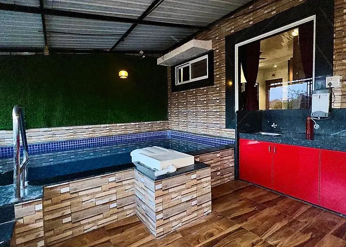 Mount Bungalows-1 Bedroom Private Pool Chalet -Wifi -Private Pool-Ac Lonavala